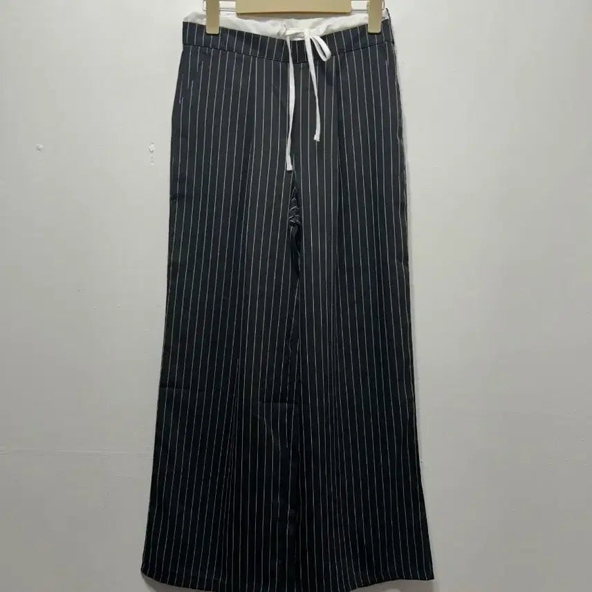 [BUNJANG] Black Stripe Wide Pants / 검정색 스트라이프 와이드 팬츠 F
