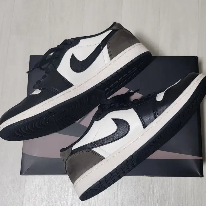 [BUNJANG] Nike Air Jordan 1 Low Mocha Sneakers / [285] 조던1 로우 모카