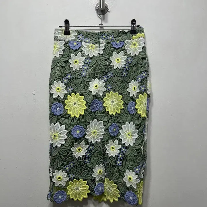 [SOLD OUT] 플라워 레이스 H라인 스커트 S