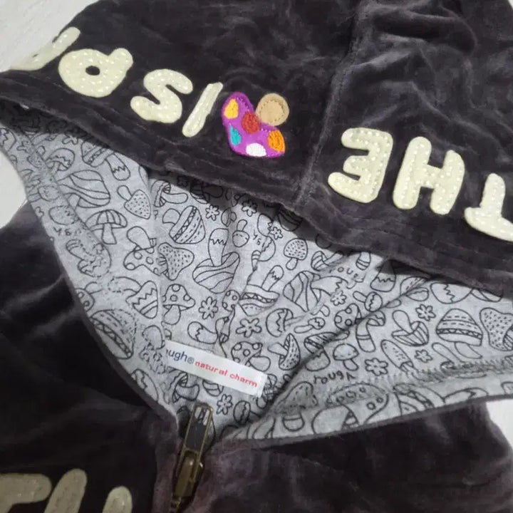 [SOLD OUT] rough 버섯 패치 후드집업