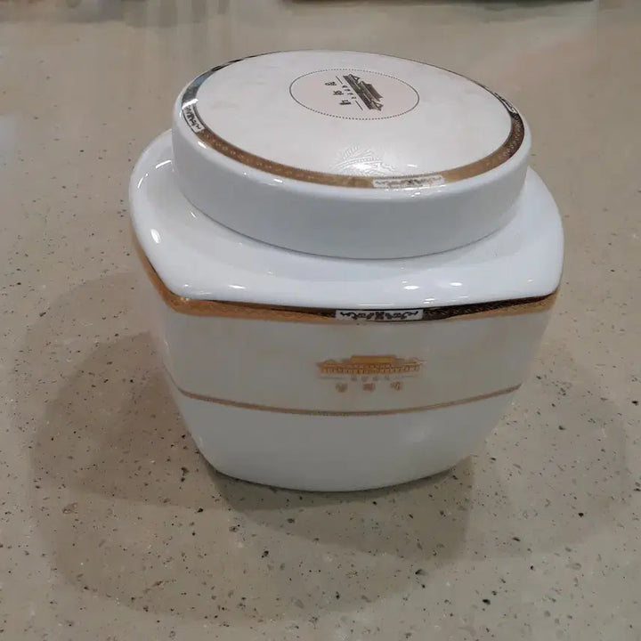 [BUNJANG] Cheong Wa Dae Ceramic Storage Box with Gold Embellishments / 청와대 도자기보관함 골드장식