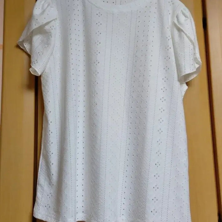 [BUNJANG] Ivory Punching Lace Short Sleeve Blouse (New) - L (77) / 아이보리 색상의 펀칭 레이스 반팔 블라우스입니다.(새상품)- L (77