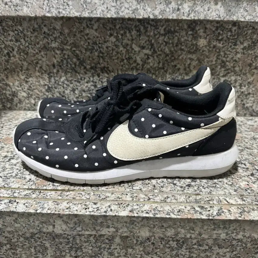[BUNJANG] Nike Roshe LD-1000 Sneakers (Size 280) / 나이키 로쉐 LD-1000 사이즈 280