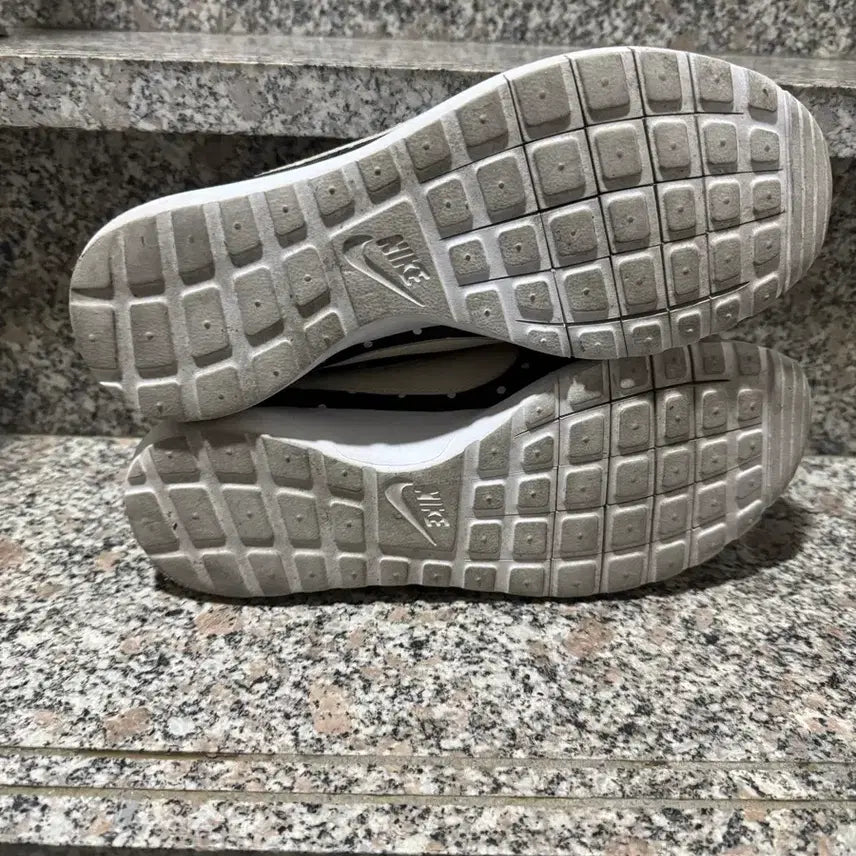[BUNJANG] Nike Roshe LD-1000 Sneakers (Size 280) / 나이키 로쉐 LD-1000 사이즈 280