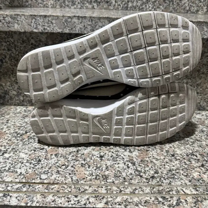 [BUNJANG] Nike Roshe LD-1000 Sneakers (Size 280) / 나이키 로쉐 LD-1000 사이즈 280