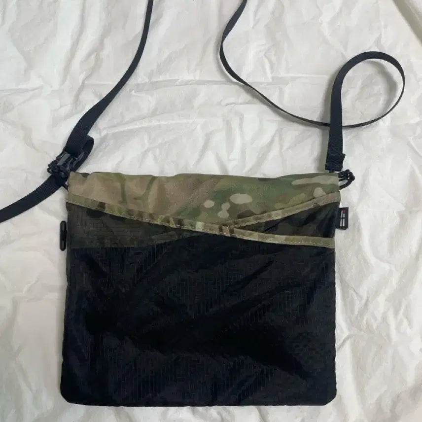 [BUNJANG] Helinox Sacoche Standard Military Crossbody Bag / 터그(헬리녹스) 사코슈 스탠다드 밀리터리 크로스백 팝니다.