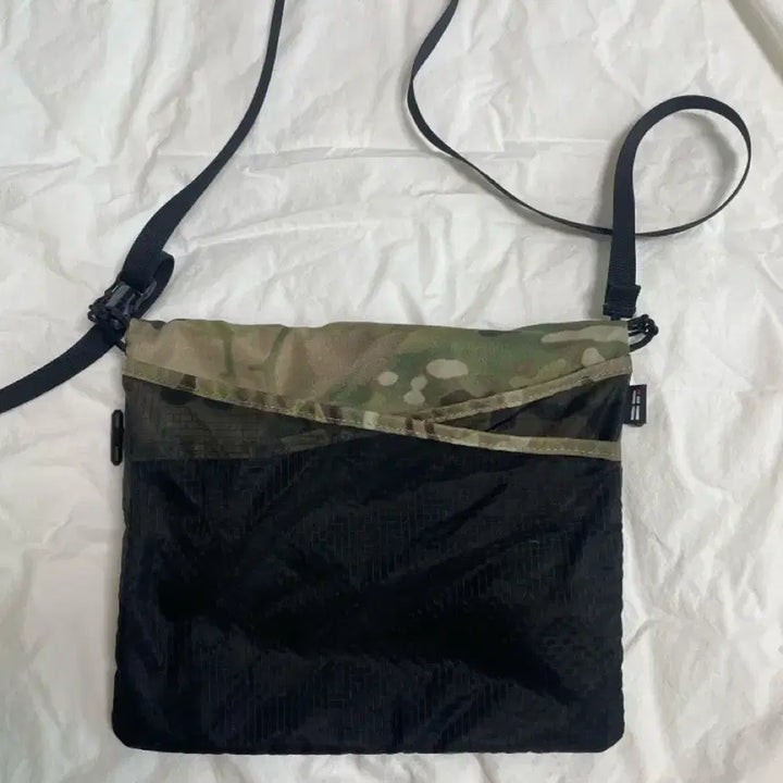[BUNJANG] Helinox Sacoche Standard Military Crossbody Bag / 터그(헬리녹스) 사코슈 스탠다드 밀리터리 크로스백 팝니다.
