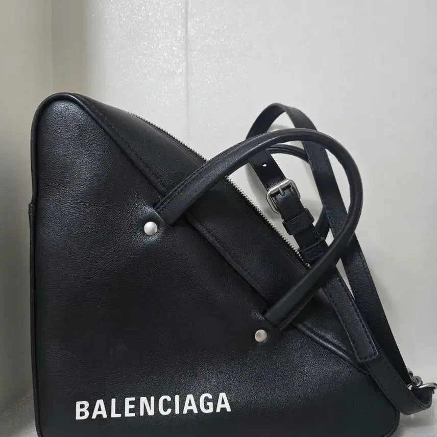 [BUNJANG] Balenciaga Triangle Leather Tote Bag / 발렌시아가 트라이앵글 가죽 토트백 블랙