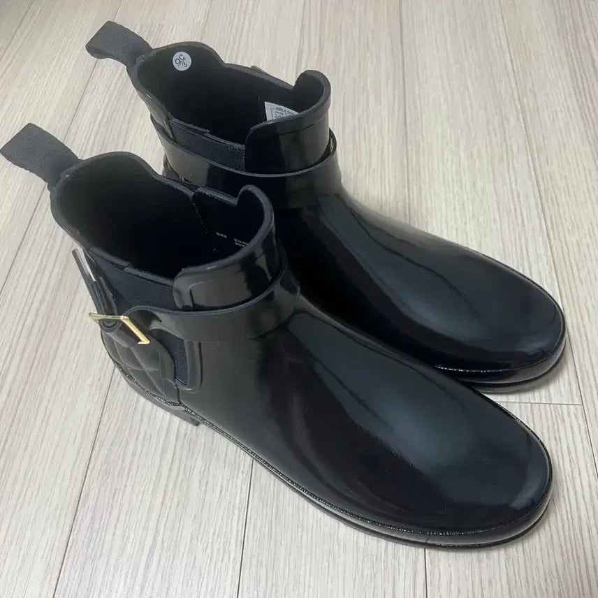 [BUNJANG] Hunter Refined Gloss Quilted Chelsea Rain Boots Black US 8 / 헌터 리파인드 글로스 퀼트 첼시 레인부츠 블랙 US8(250)