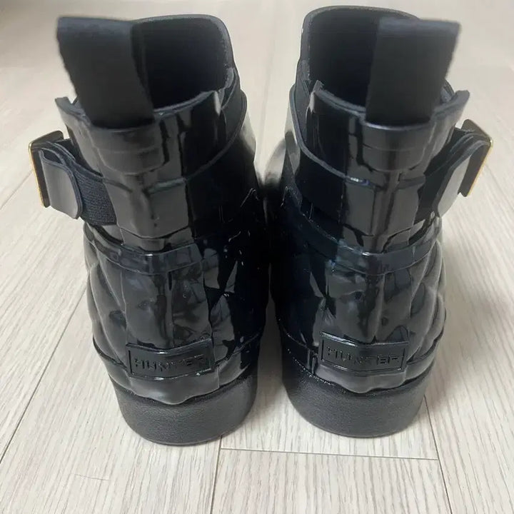 [BUNJANG] Hunter Refined Gloss Quilted Chelsea Rain Boots Black US 8 / 헌터 리파인드 글로스 퀼트 첼시 레인부츠 블랙 US8(250)