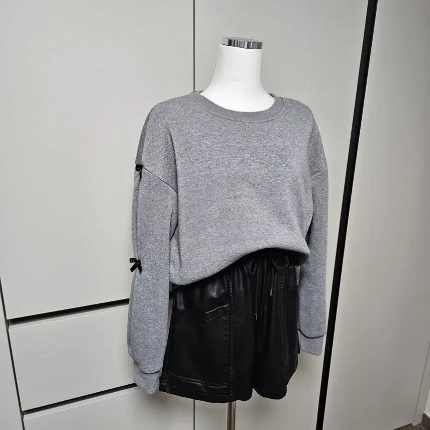 [BUNJANG] Ribbon Detail Oversized Sweatshirt - New / 리본 맨투맨 티셔츠 넉넉사이즈  새상품