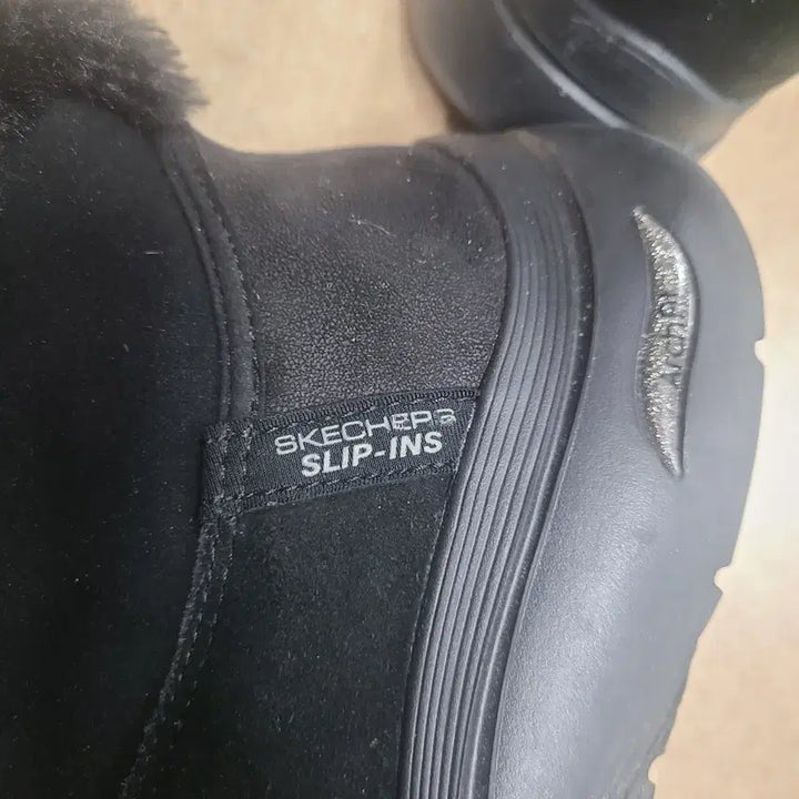 [BUNJANG] Skechers Fur Lined Boots / 스게쳐스 퍼 안감 털 부츠
