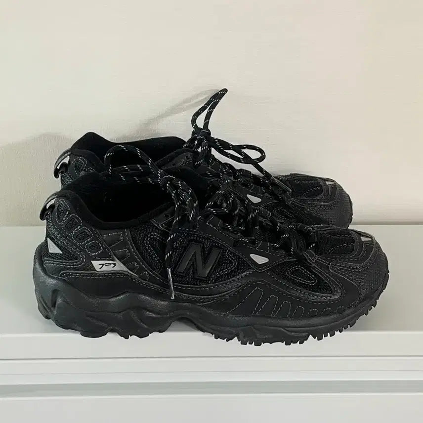 [SOLD OUT] 뉴발란스 런닝화(러닝화) 운동화 팝니다. (230)