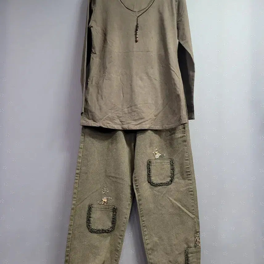 [BUNJANG] Vintage Khaki Embroidered Top and Pants Set / 빈티지 카키색 상하의 세트 (자수 디테일)