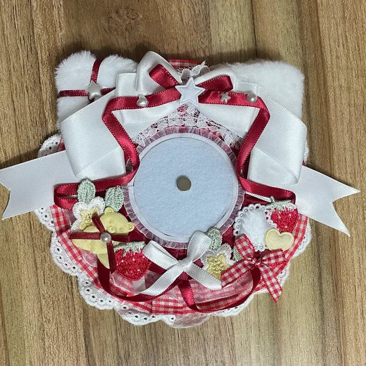 [SOLD OUT] 리본 레이스 탑꾸 로제트 포카홀더 탑로더 수제 캔뱃지 이타백 딸기 빨강