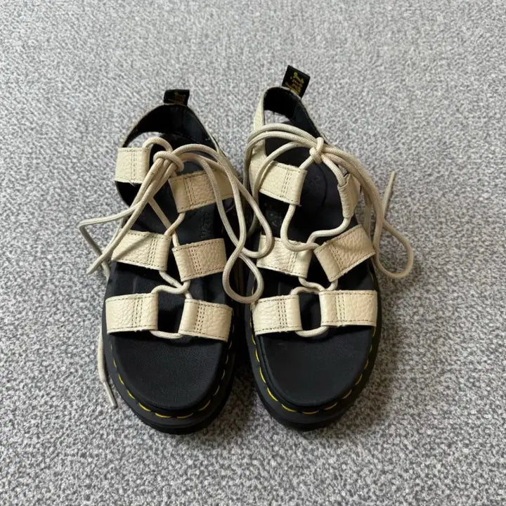 [SOLD OUT] 닥터마틴 나탈리 샌들 UK4 230