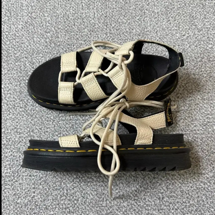 [SOLD OUT] 닥터마틴 나탈리 샌들 UK4 230
