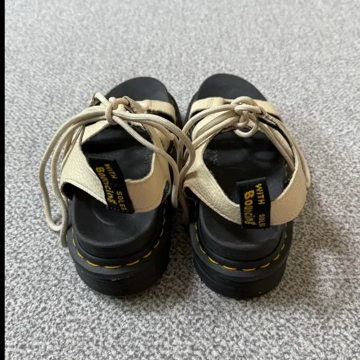 [SOLD OUT] 닥터마틴 나탈리 샌들 UK4 230
