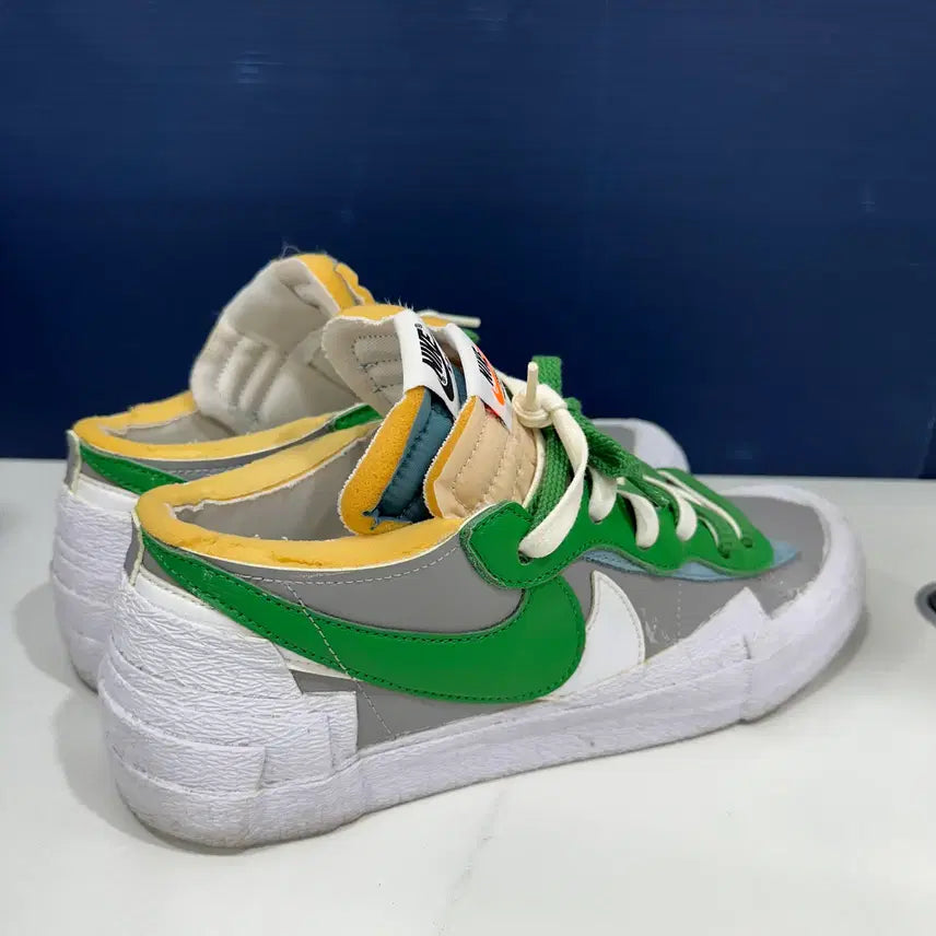 [BUNJANG] Nike Sacai Blazer Low Green Sneakers / 나이키 사카이 블레이저 로우 그린 280