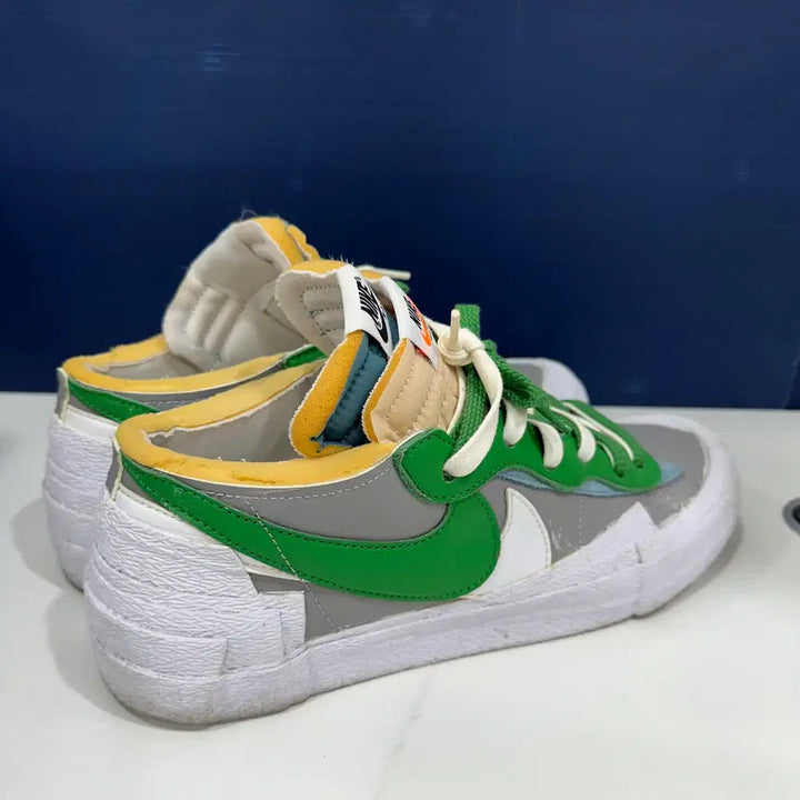 [BUNJANG] Nike Sacai Blazer Low Green Sneakers / 나이키 사카이 블레이저 로우 그린 280