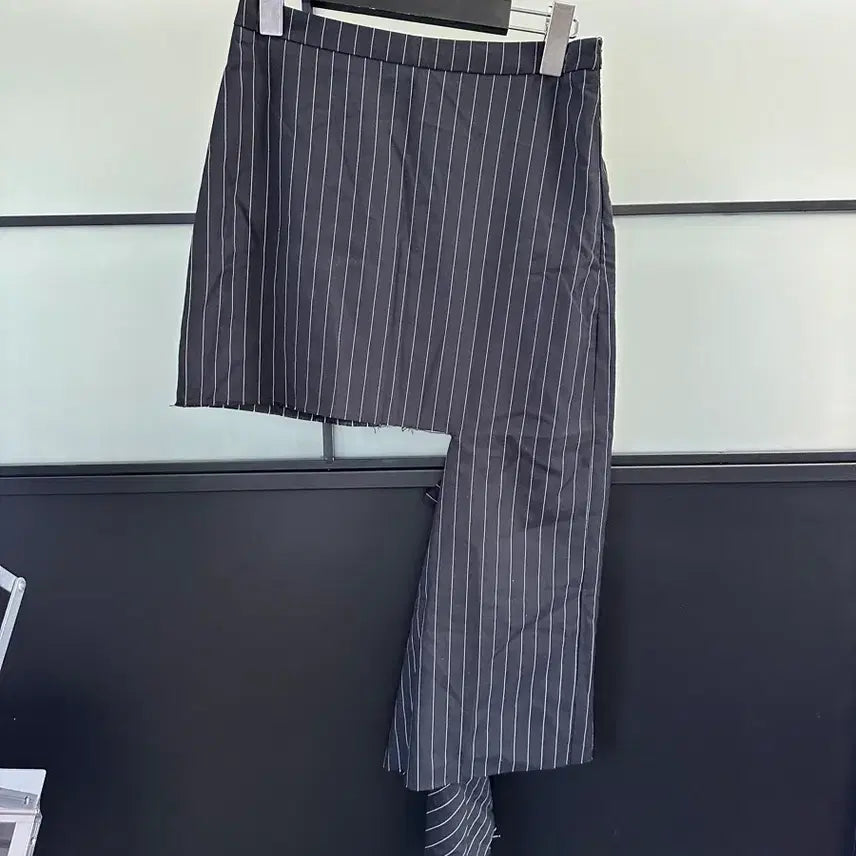 [SOLD OUT] 수입의류/디피상품 언발 스트라이프 미니스커트