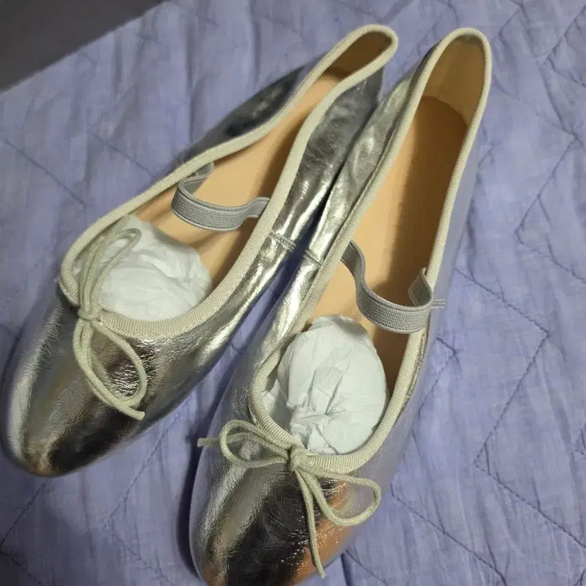 [SOLD OUT] 꺌량 발레리나 플랫 새제품 250 실버