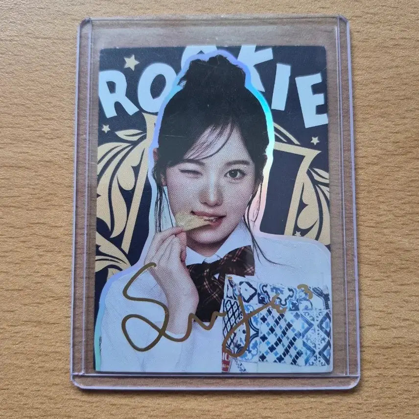 [SOLD OUT] 2025년 테레카에서 나온 케이팝 루키 키키 수이 시그니처 카드입니다.