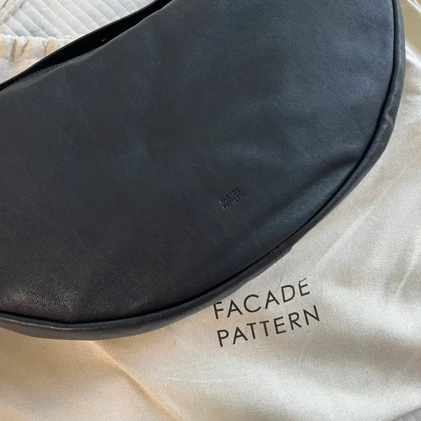 [BUNJANG] Facade Pattern Steve Bag Black / 파사드패턴 스티브 백 블랙