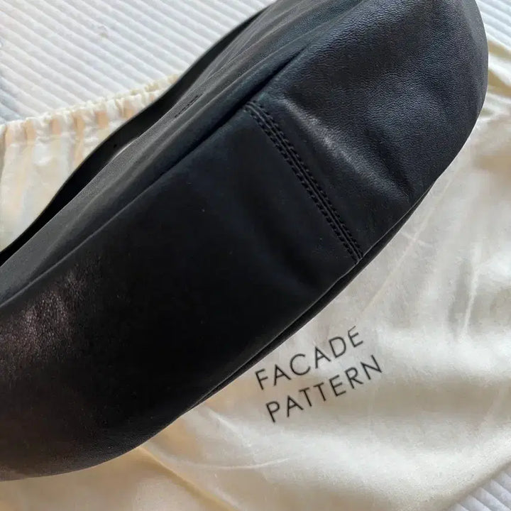 [BUNJANG] Facade Pattern Steve Bag Black / 파사드패턴 스티브 백 블랙