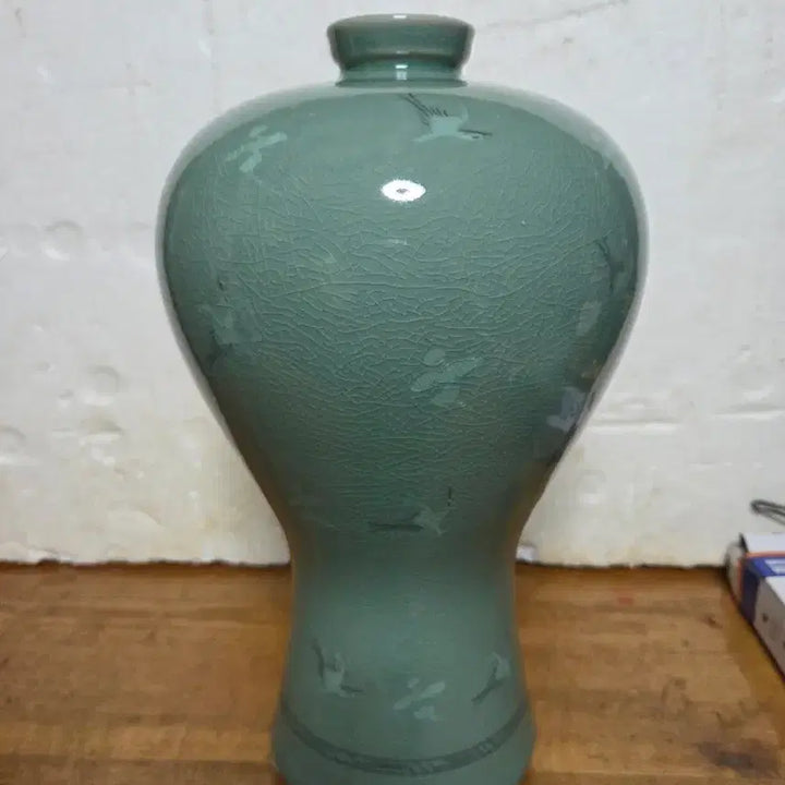 [BUNJANG] Celadon Porcelain Cloud and Crane Maebyeong Vase / 청자 상감 운학문 매병