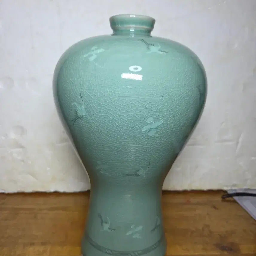 [BUNJANG] Celadon Porcelain Cloud and Crane Maebyeong Vase / 청자 상감 운학문 매병