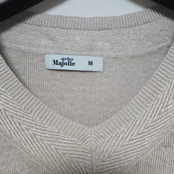 [SOLD OUT] 아뜰리에마졸리 린넨100  브이넥니트 77~88 거의새거