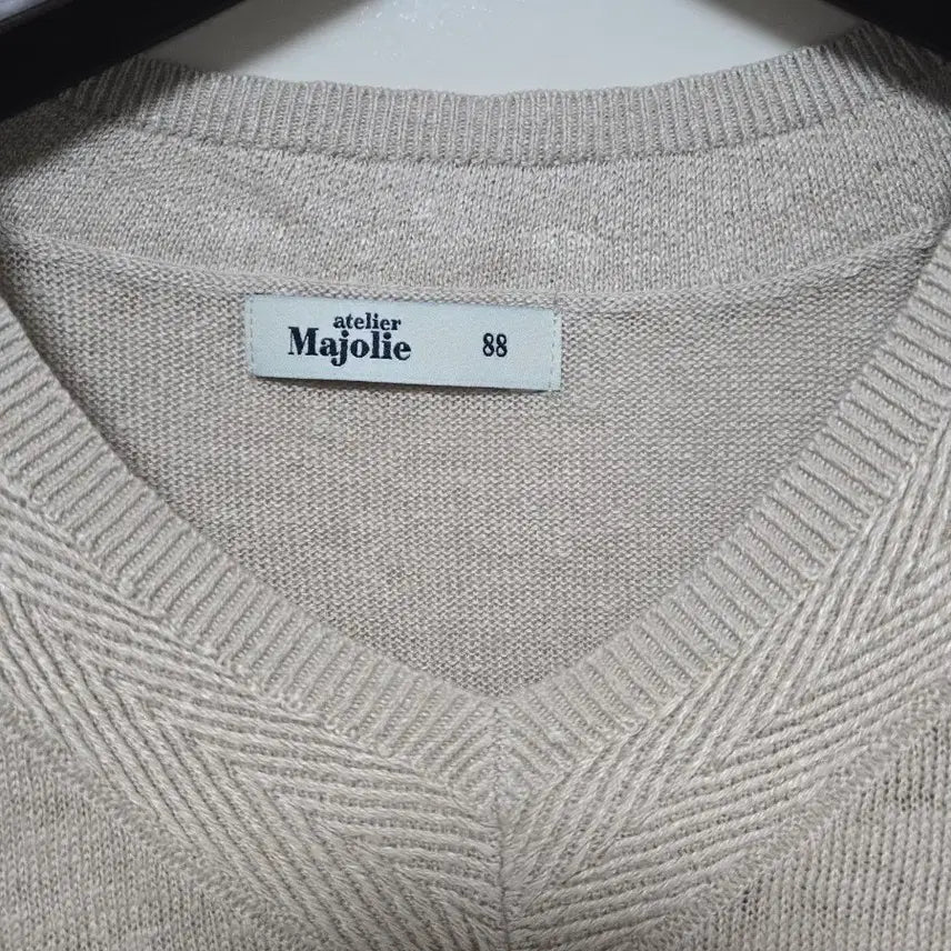 [SOLD OUT] 아뜰리에마졸리 린넨100  브이넥니트 77~88 거의새거