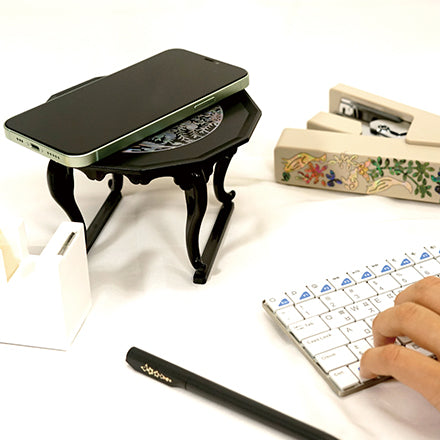 ** Korean traditional pearl oyster table wireless charger