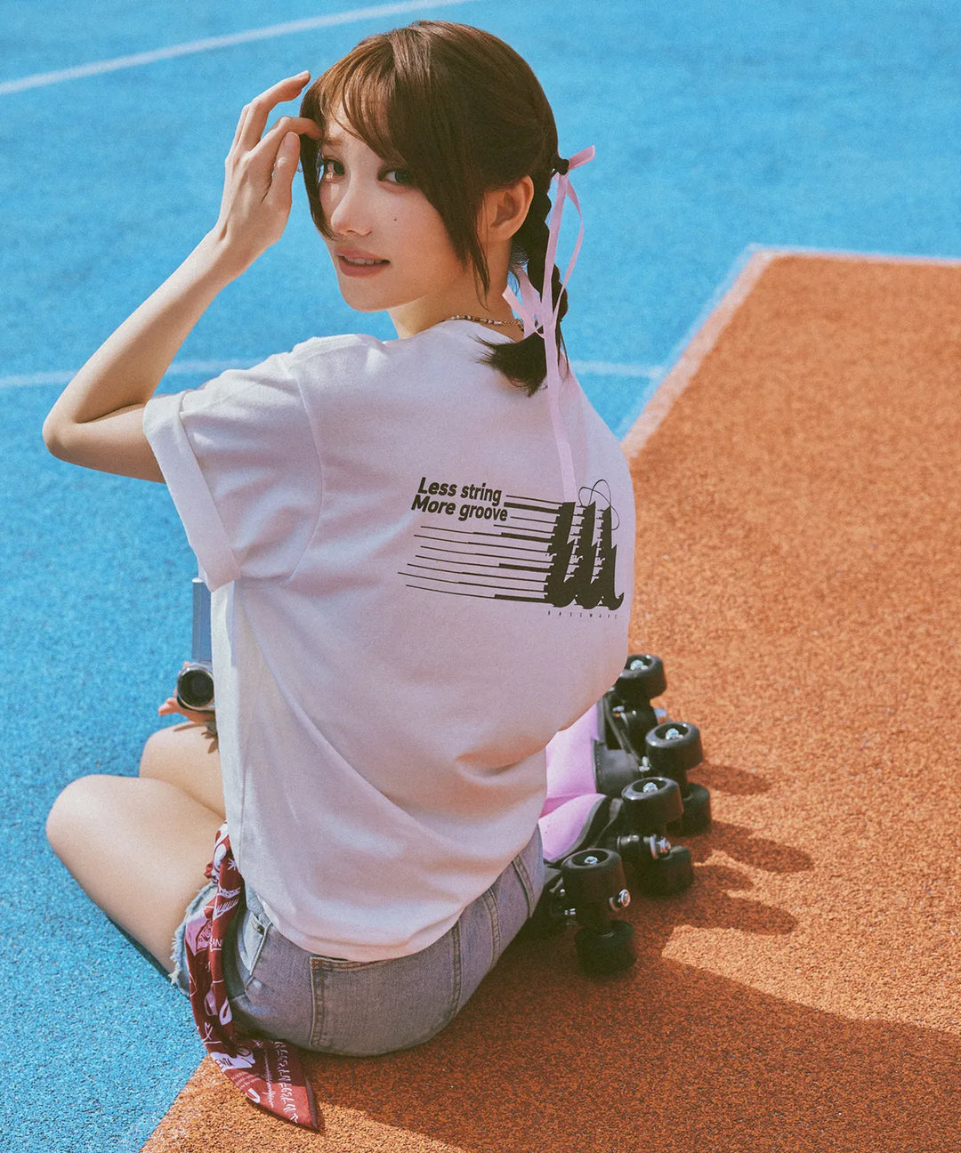 **QWER -Magenta  W String T-shirt [White]