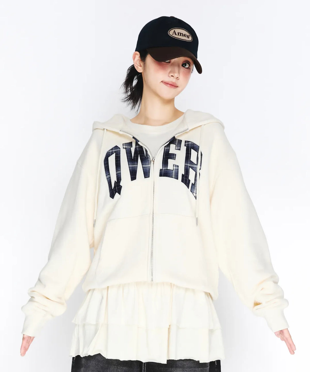 **QWER -Ames-Worldwide  QWER BASIC APPLIQUE HOODIE ZIP-UP CREAM