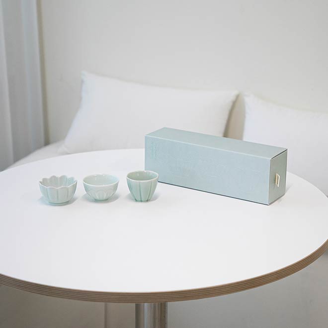 ** a set of celadon cups KOREA