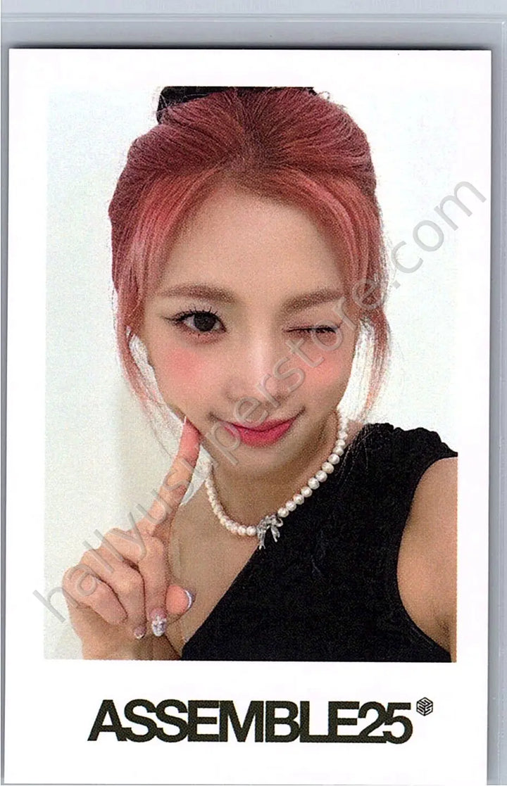 tripleS - Nien - Assemble25 apple music fansign polaroid round 1