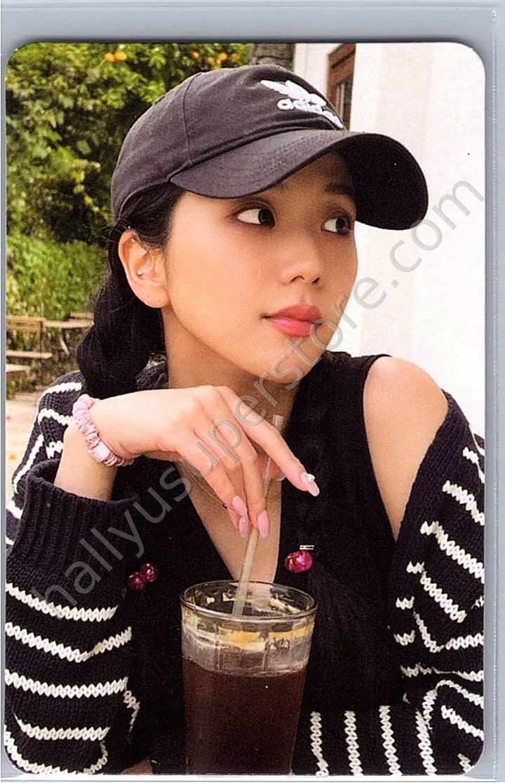 BLACKPINK - Jisoo - BORN PINK album photocard gray version