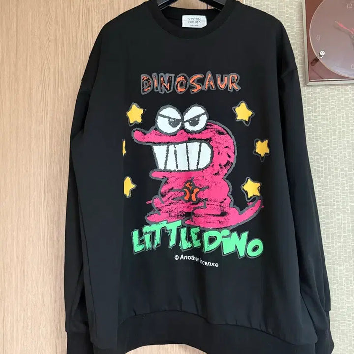 [BUNJANG] VISION NOISION Dinosaur Character Sweatshirt Black Unisex / 새상품 VISION NOISION 공룡 캐릭터 맨투맨 블랙 공용
