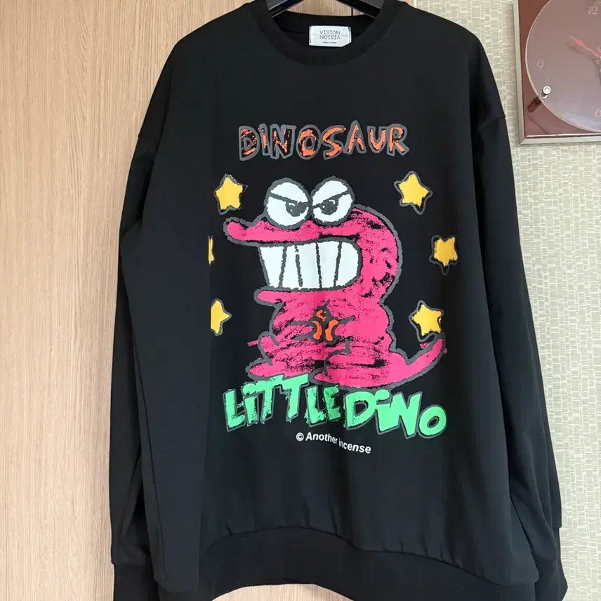[BUNJANG] VISION NOISION Dinosaur Character Sweatshirt Black Unisex / 새상품 VISION NOISION 공룡 캐릭터 맨투맨 블랙 공용