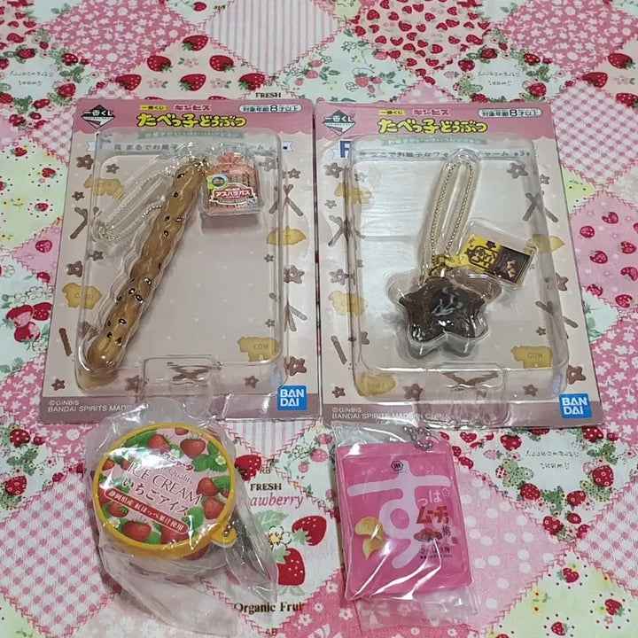 [BUNJANG] Bandai Tabekodoubutsu Strawberry Ice Cream Snack Keyring Bundle / 일본 가챠 4개 일괄 (반다이 타베코도부츠 딸기 아이스크림 과자 키링)