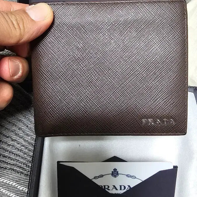 [SOLD OUT] 프라다사피아노 브라운남자반지갑