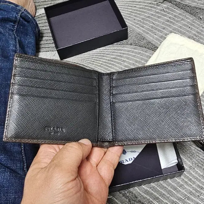 [SOLD OUT] 프라다사피아노 브라운남자반지갑