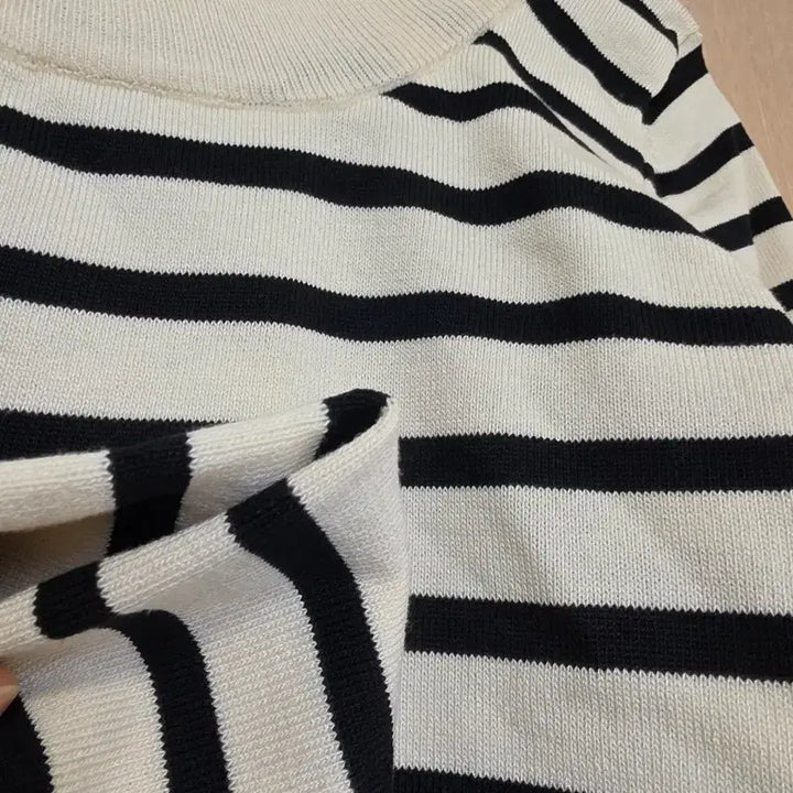 [BUNJANG] Striped Long Sleeve T-shirt (Ivory/Black) / 스트라이프 긴팔 티셔츠 아이보리/블랙