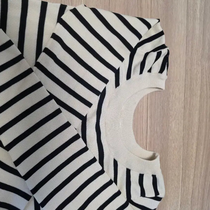 [BUNJANG] Striped Long Sleeve T-shirt (Ivory/Black) / 스트라이프 긴팔 티셔츠 아이보리/블랙