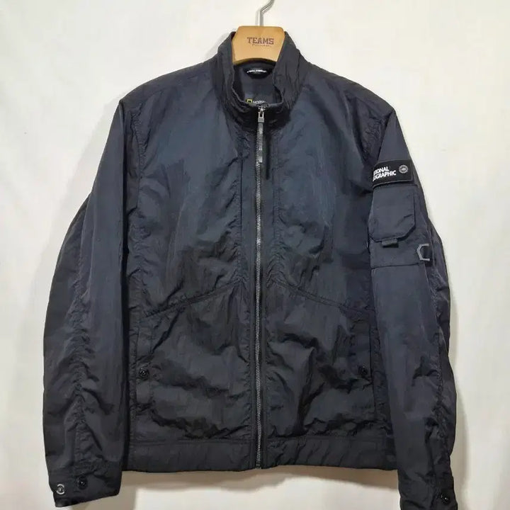 [BUNJANG] National Geographic Black Windbreaker Jacket / 내셔널지오그래픽 블랙 바람막이 자켓