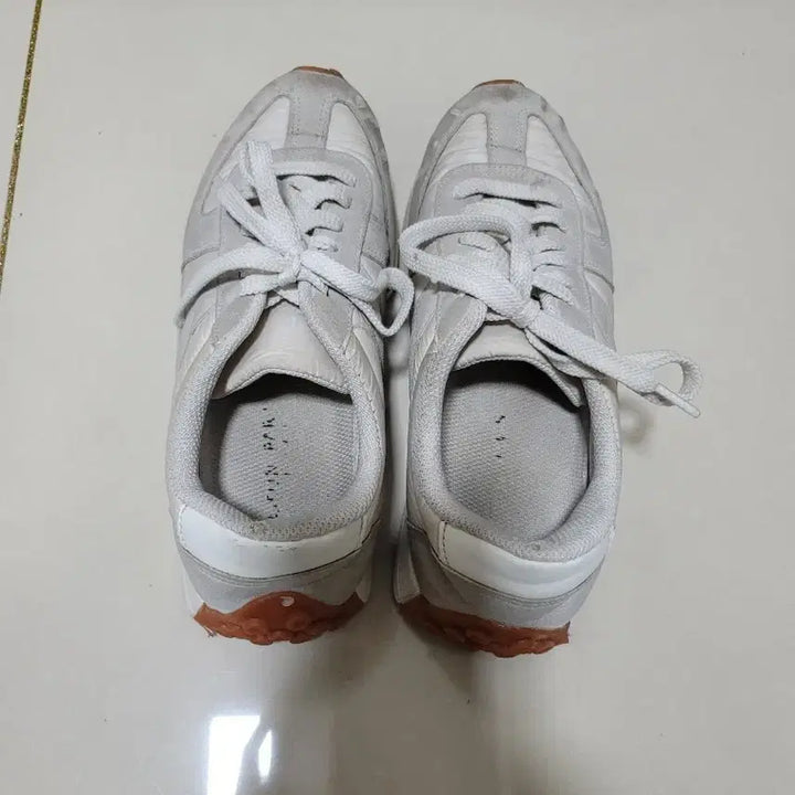 [BUNJANG] White Sneakers 240 / 흰색스니커즈운동화240