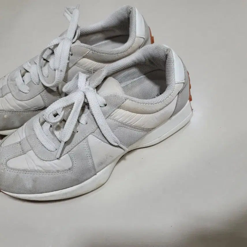 [BUNJANG] White Sneakers 240 / 흰색스니커즈운동화240