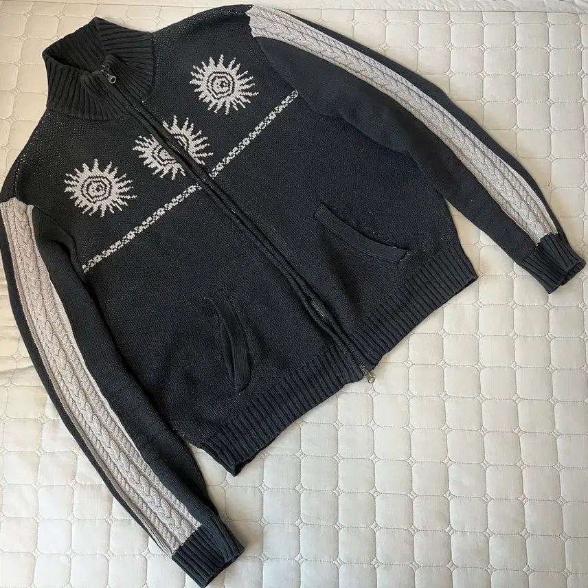 [BUNJANG] A.C.K.A.M Jacquard Zip-Up Sweater Dark Gray Size 2 / 아캄 선 자카드 집업 스웨터 니트 다크그레이 사이즈2